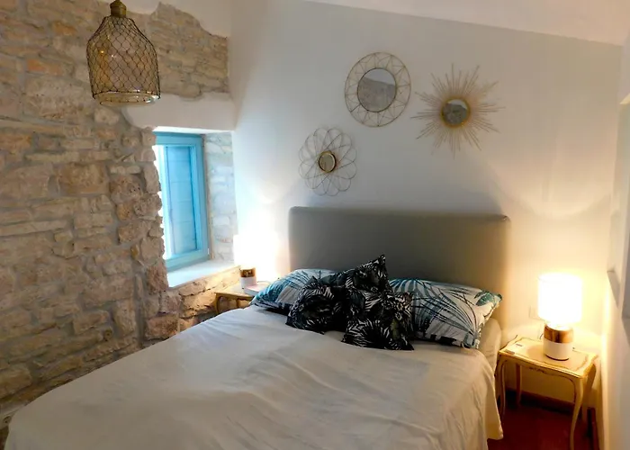 Bezauberndes Steinhaus Mit Garten In Der Altstadt Von Rovinj