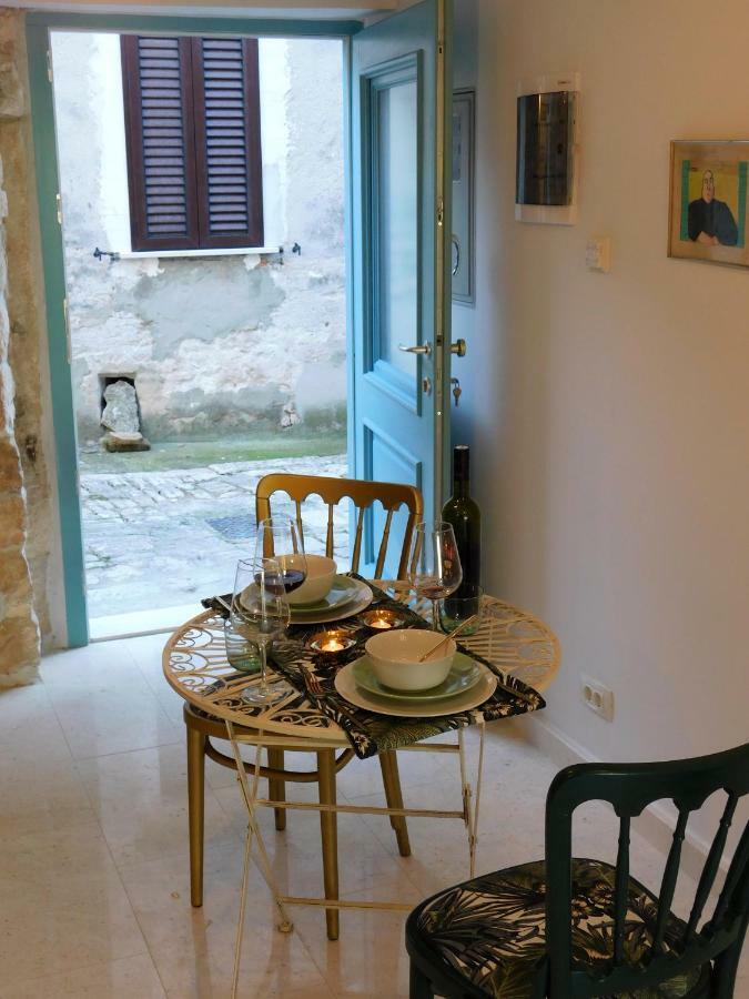 Bezauberndes Steinhaus Mit Garten In Der Altstadt Von Appartamento Rovigno